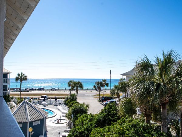 Miramar Beach One Bedroom Condo Steps to the Sugar White Sands