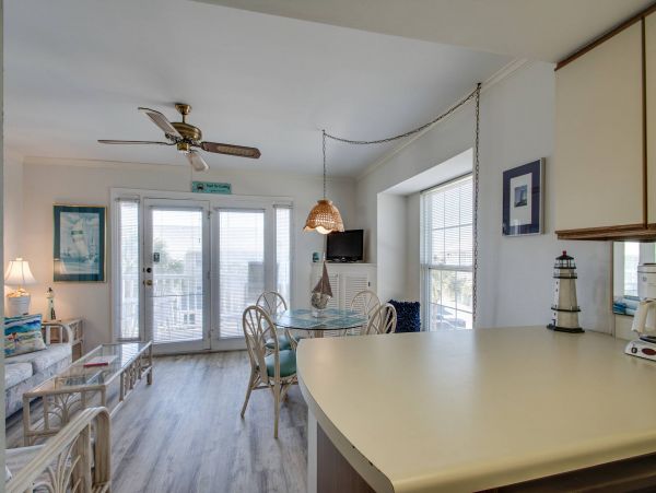 Miramar Beach One Bedroom Condo Steps to the Sugar White Sands