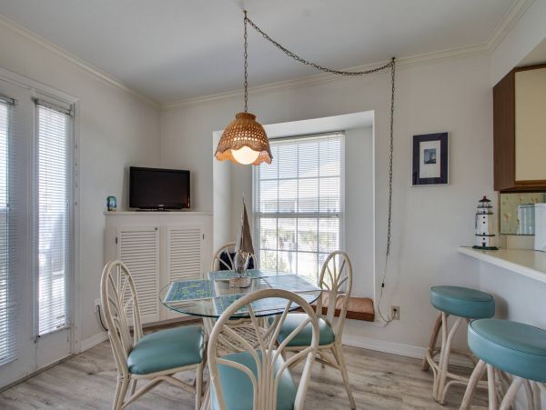 Miramar Beach One Bedroom Condo Steps to the Sugar White Sands