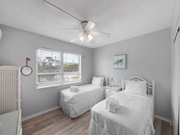 Steps to the Beach Two Bedroom Vacation Condo in St. Petersburg