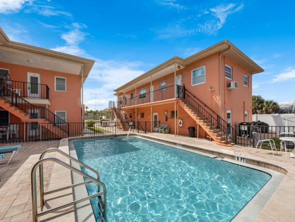 Steps to the Beach Two Bedroom Vacation Condo in St. Petersburg