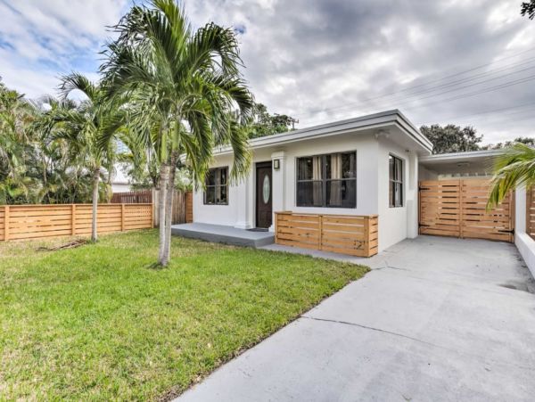 Cozy Two Bedroom Vacation Home in West Palm Beach