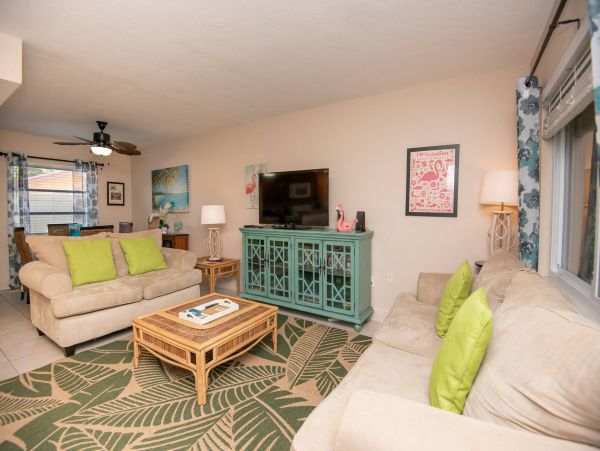 Charming 2 Bedroom Vacation Condo in St. Pete Beach