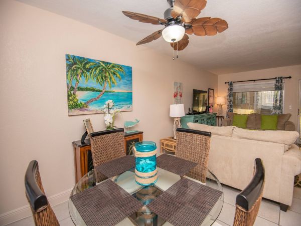 Charming 2 Bedroom Vacation Condo in St. Pete Beach