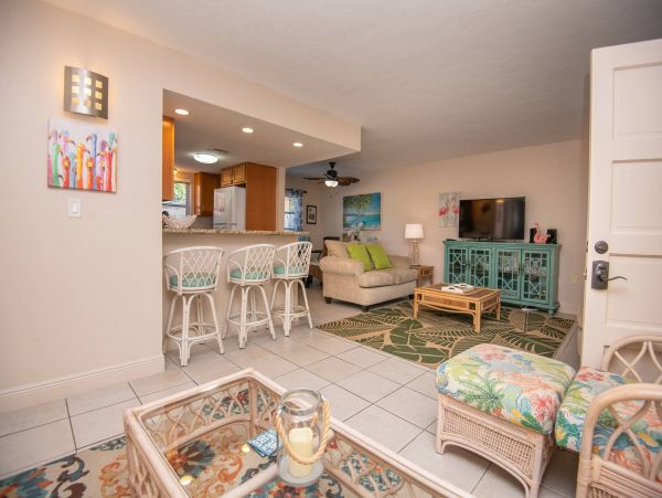 Charming 2 Bedroom Vacation Condo in St. Pete Beach