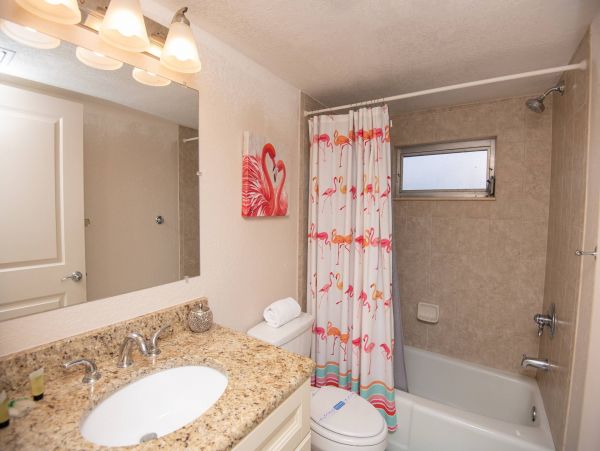Charming 2 Bedroom Vacation Condo in St. Pete Beach