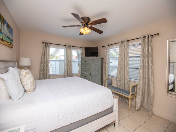 Charming 2 Bedroom Vacation Condo in St. Pete Beach