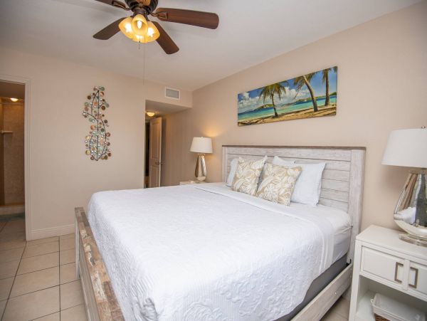 Charming 2 Bedroom Vacation Condo in St. Pete Beach
