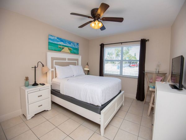 Charming 2 Bedroom Vacation Condo in St. Pete Beach