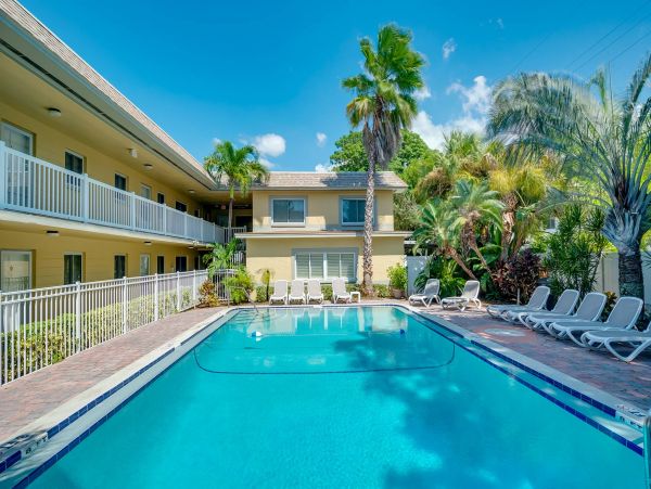 Charming 2 Bedroom Vacation Condo in St. Pete Beach