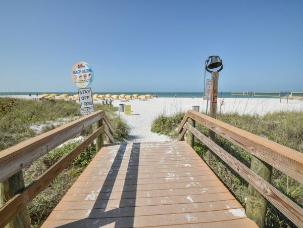 Charming 2 Bedroom Vacation Condo in St. Pete Beach