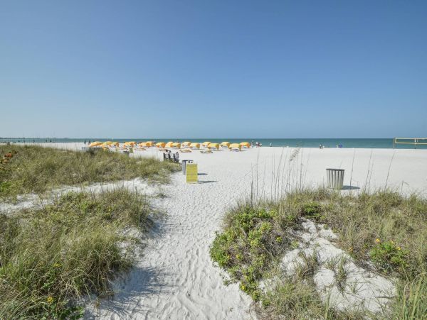 Charming 2 Bedroom Vacation Condo in St. Pete Beach