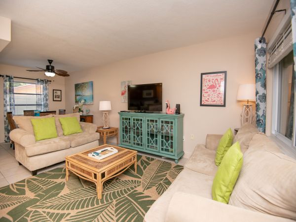 Charming 2 Bedroom Vacation Condo in St. Pete Beach