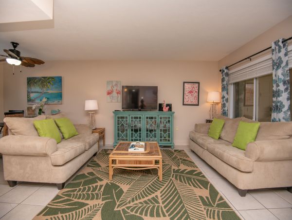 Charming 2 Bedroom Vacation Condo in St. Pete Beach
