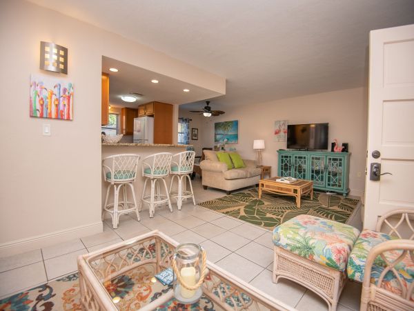 Charming 2 Bedroom Vacation Condo in St. Pete Beach