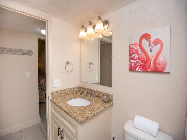Charming 2 Bedroom Vacation Condo in St. Pete Beach