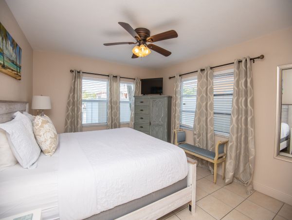 Charming 2 Bedroom Vacation Condo in St. Pete Beach