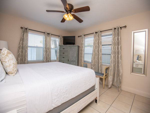 Charming 2 Bedroom Vacation Condo in St. Pete Beach