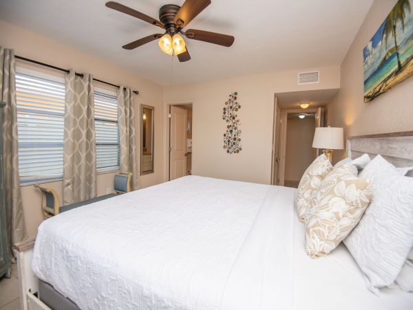 Charming 2 Bedroom Vacation Condo in St. Pete Beach
