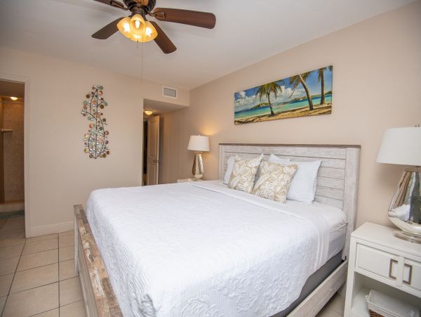 Charming 2 Bedroom Vacation Condo in St. Pete Beach