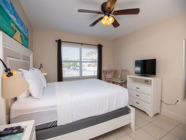 Charming 2 Bedroom Vacation Condo in St. Pete Beach