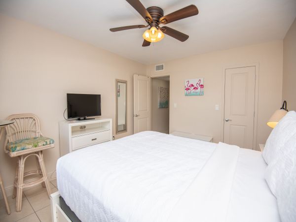 Charming 2 Bedroom Vacation Condo in St. Pete Beach