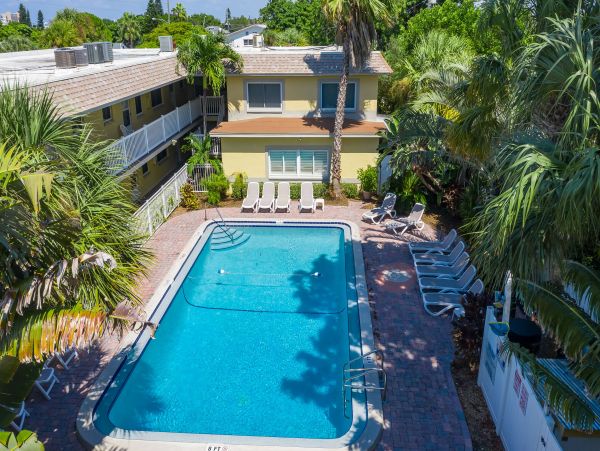 Charming 2 Bedroom Vacation Condo in St. Pete Beach