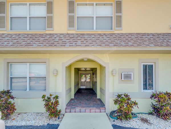 Charming 2 Bedroom Vacation Condo in St. Pete Beach