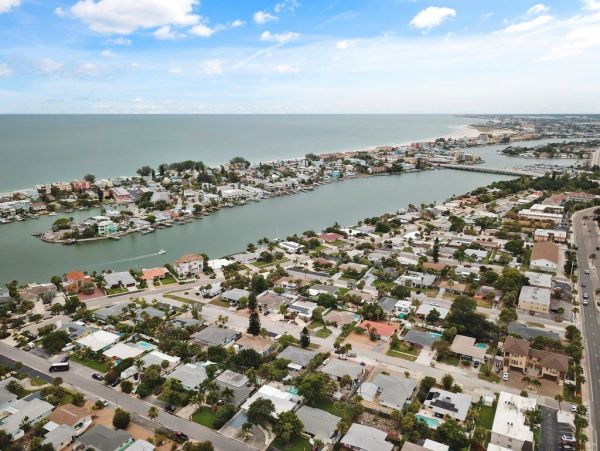 St. Petersburg Home 1047291