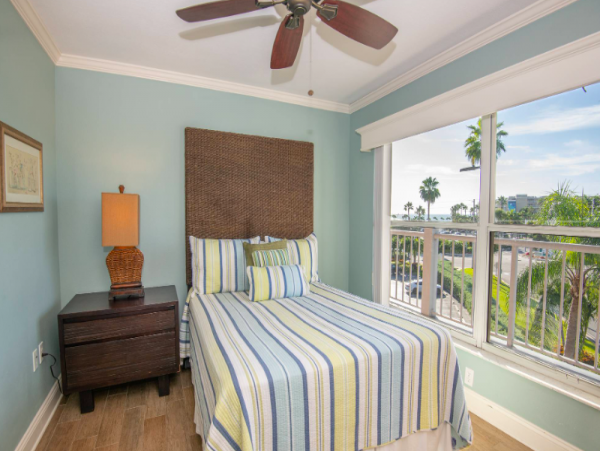 Two bedroom 2 bathroom Condo steps to St. Pete beach