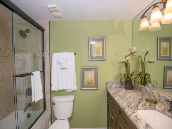 Two bedroom 2 bathroom Condo steps to St. Pete beach