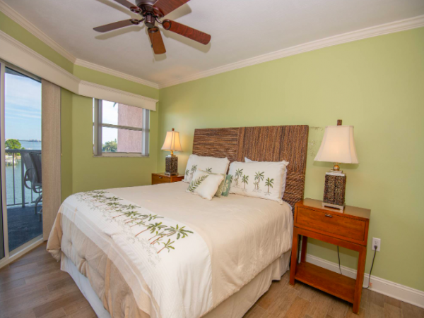 Two bedroom 2 bathroom Condo steps to St. Pete beach