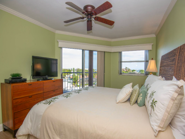 Two bedroom 2 bathroom Condo steps to St. Pete beach