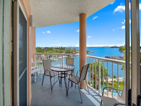 Lovely 2 Bedroom Vacation Condo with Great Views