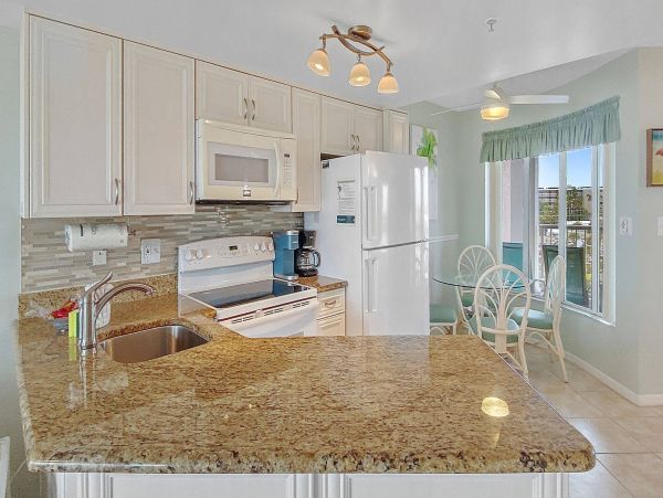 Lovely 2 Bedroom Vacation Condo with Great Views