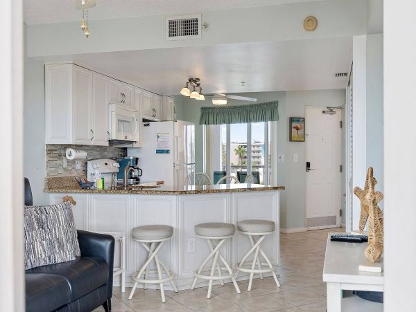 Lovely 2 Bedroom Vacation Condo with Great Views