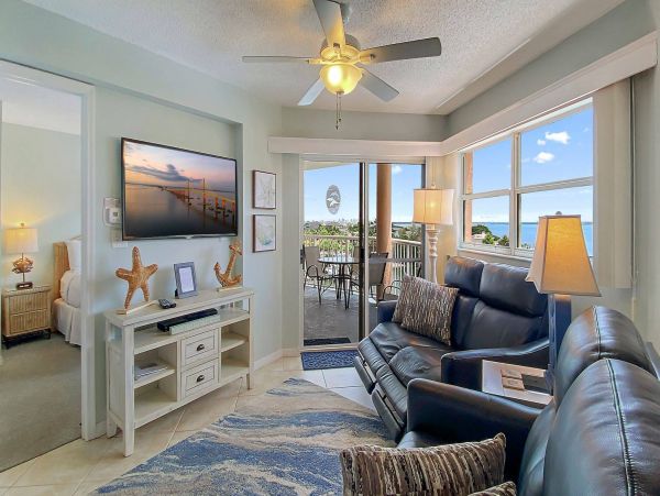 Lovely 2 Bedroom Vacation Condo with Great Views