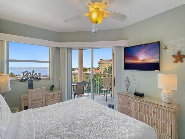 Lovely 2 Bedroom Vacation Condo with Great Views