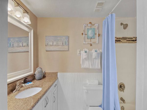 Lovely 2 Bedroom Vacation Condo with Great Views