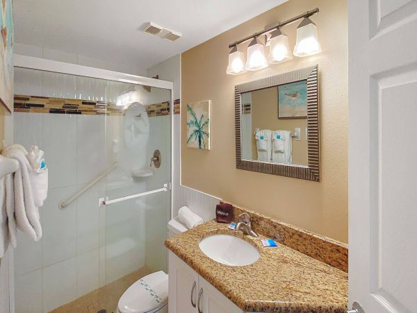 Lovely 2 Bedroom Vacation Condo with Great Views