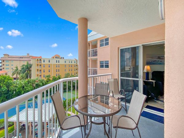 Lovely 2 Bedroom Vacation Condo with Great Views