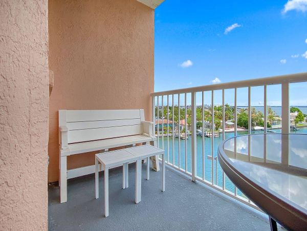 Lovely 2 Bedroom Vacation Condo with Great Views