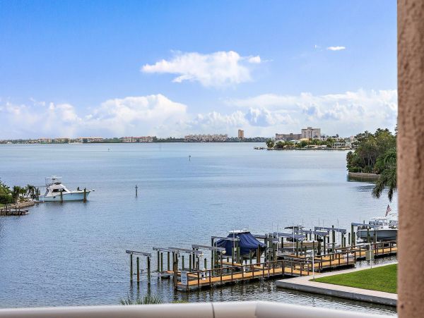 Lovely 2 Bedroom Vacation Condo with Great Views