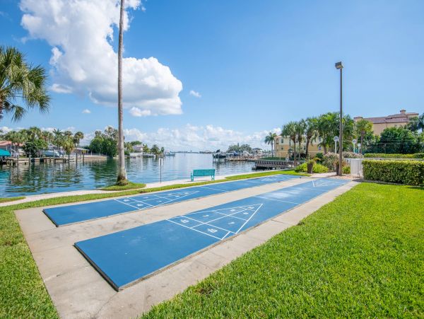 Lovely 2 Bedroom Vacation Condo with Great Views