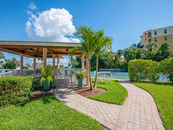 Lovely 2 Bedroom Vacation Condo with Great Views