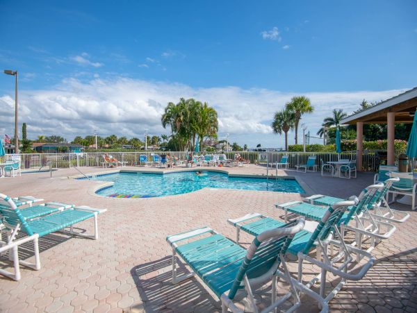 Lovely 2 Bedroom Vacation Condo with Great Views