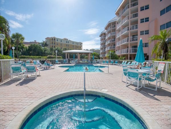 Lovely 2 Bedroom Vacation Condo with Great Views
