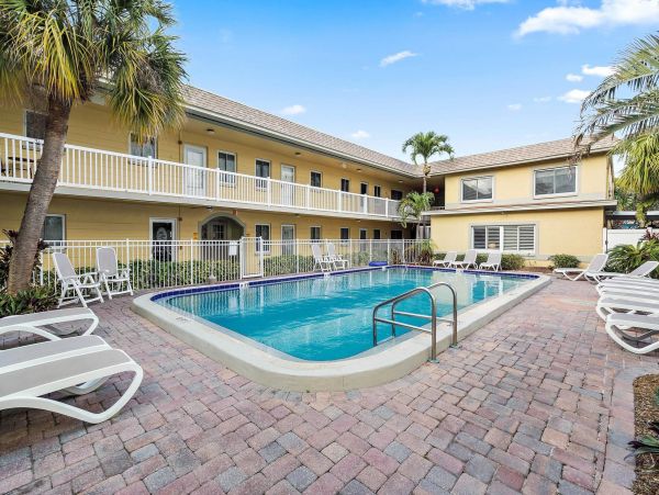 Lovely St. Pete Beach 3 Bedroom Vacation Condo