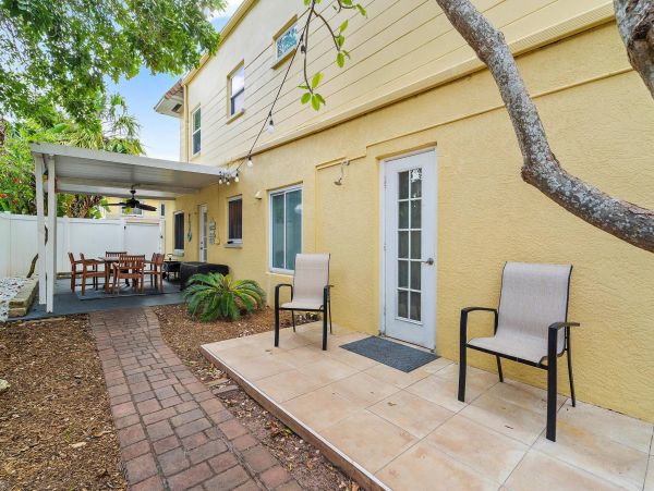Lovely St. Pete Beach 3 Bedroom Vacation Condo