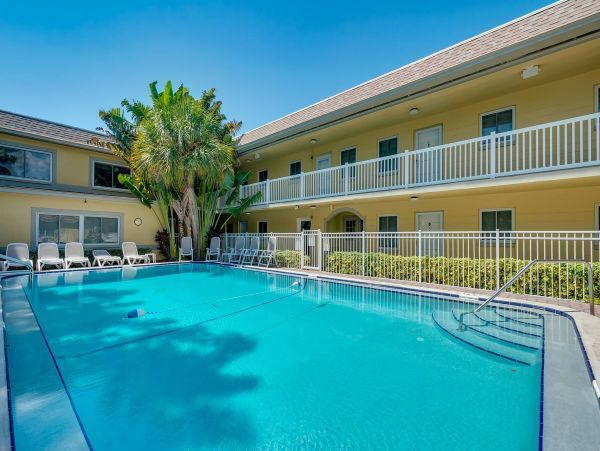 Lovely St. Pete Beach 3 Bedroom Vacation Condo